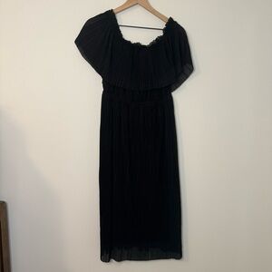 Express Off The Shoulder, Pleated Black Midi Dress - Size Small